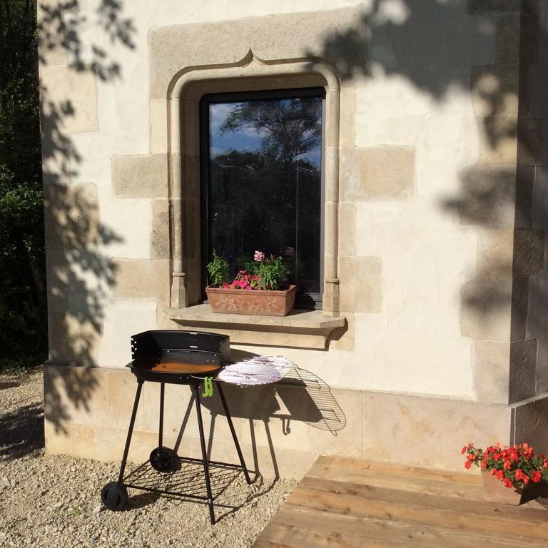 Hexagonal Tower For 2 With Shared Pool Semur-en-Auxois Exterior foto